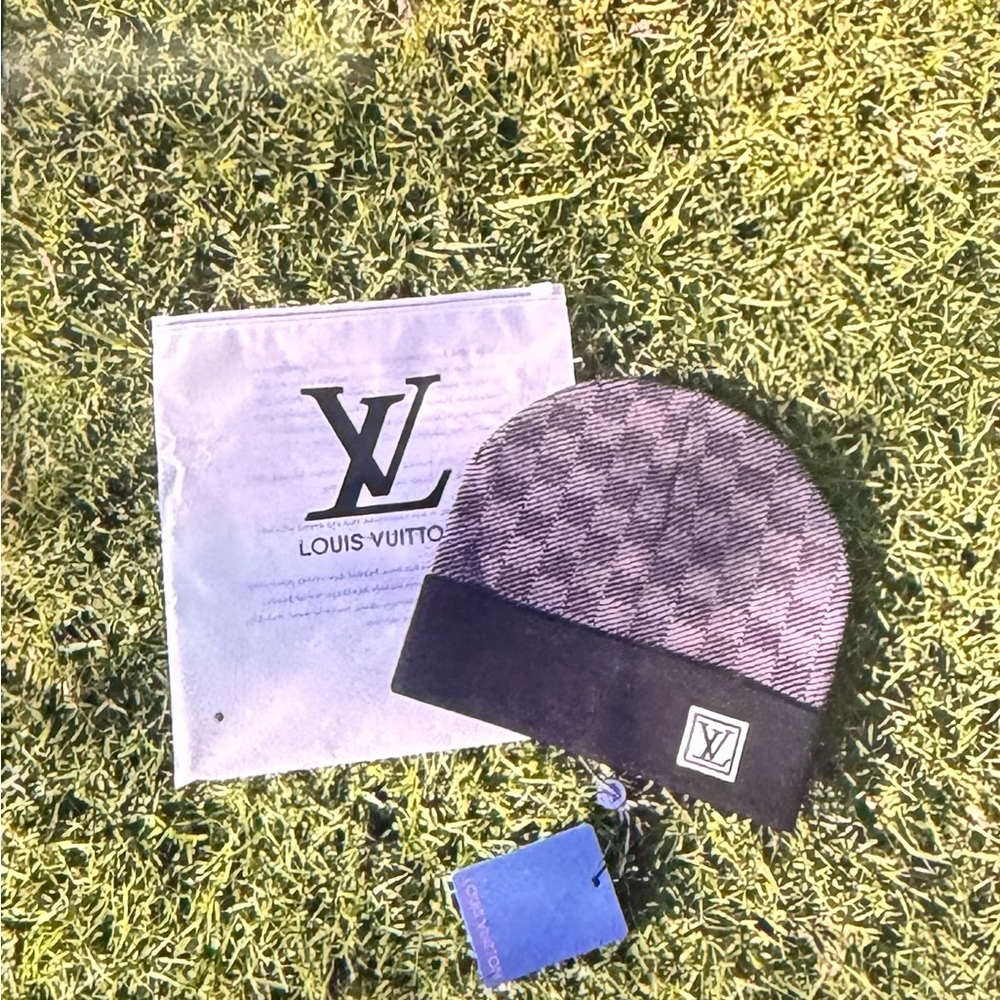 black and grey beanie